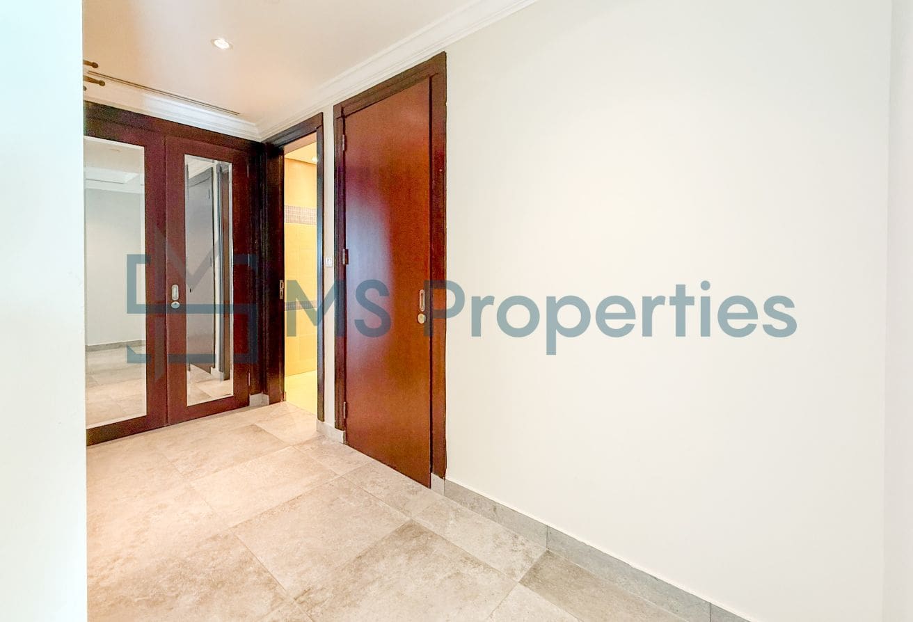 Marvelous 1BR Townhouse with Marina Balcony