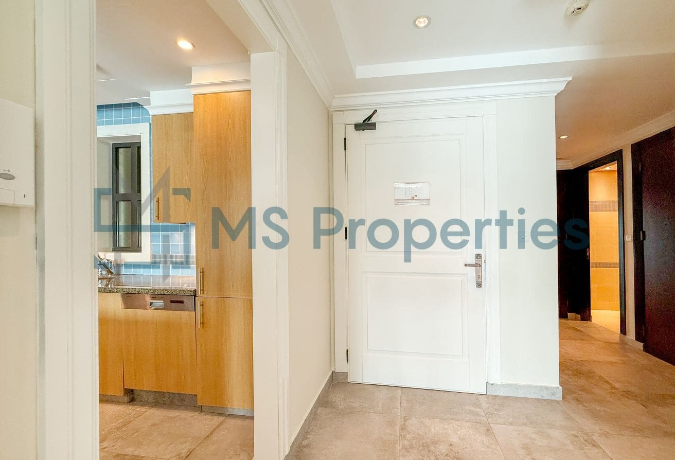 Marvelous 1BR Townhouse with Marina Balcony