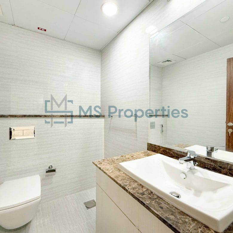 Contemporary 1BR Apartment with Great View