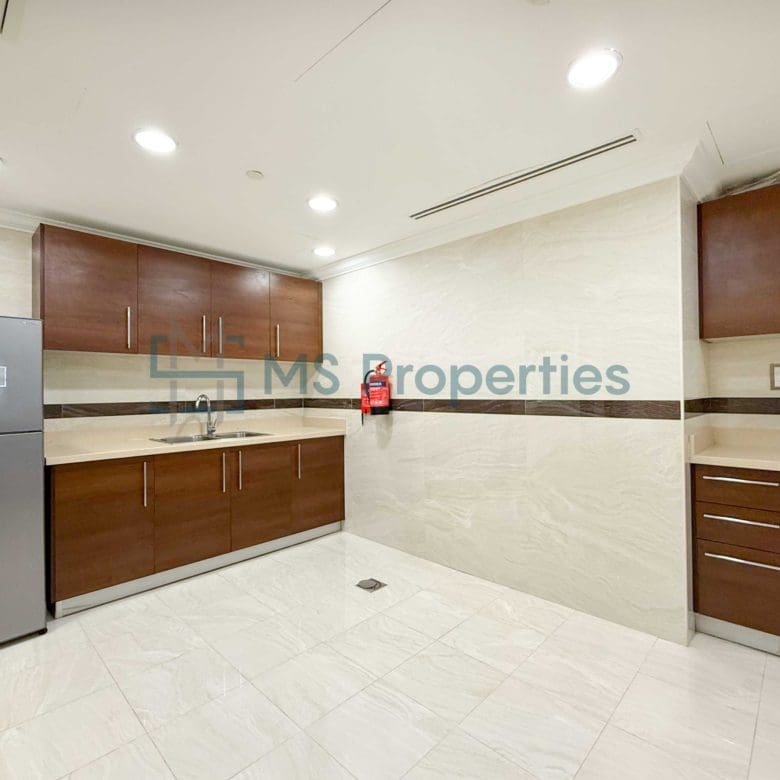 Contemporary 1BR Apartment with Great View