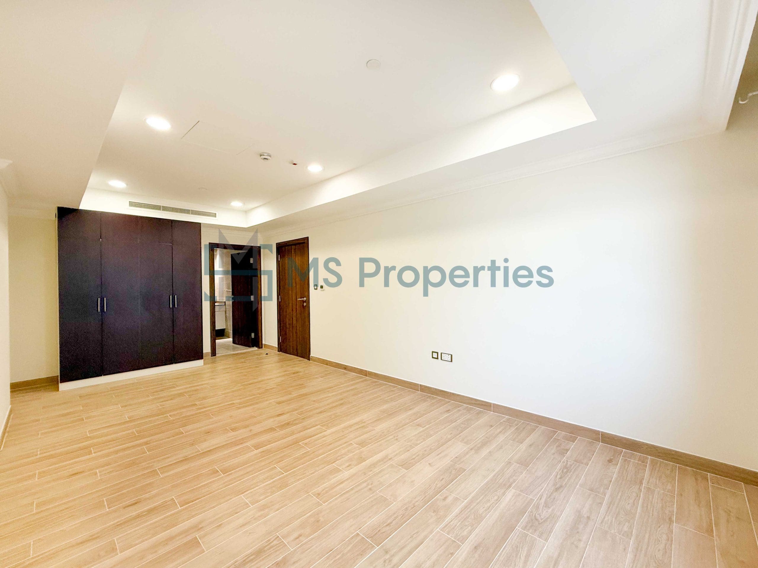 Contemporary 1BR Apartment with Great View