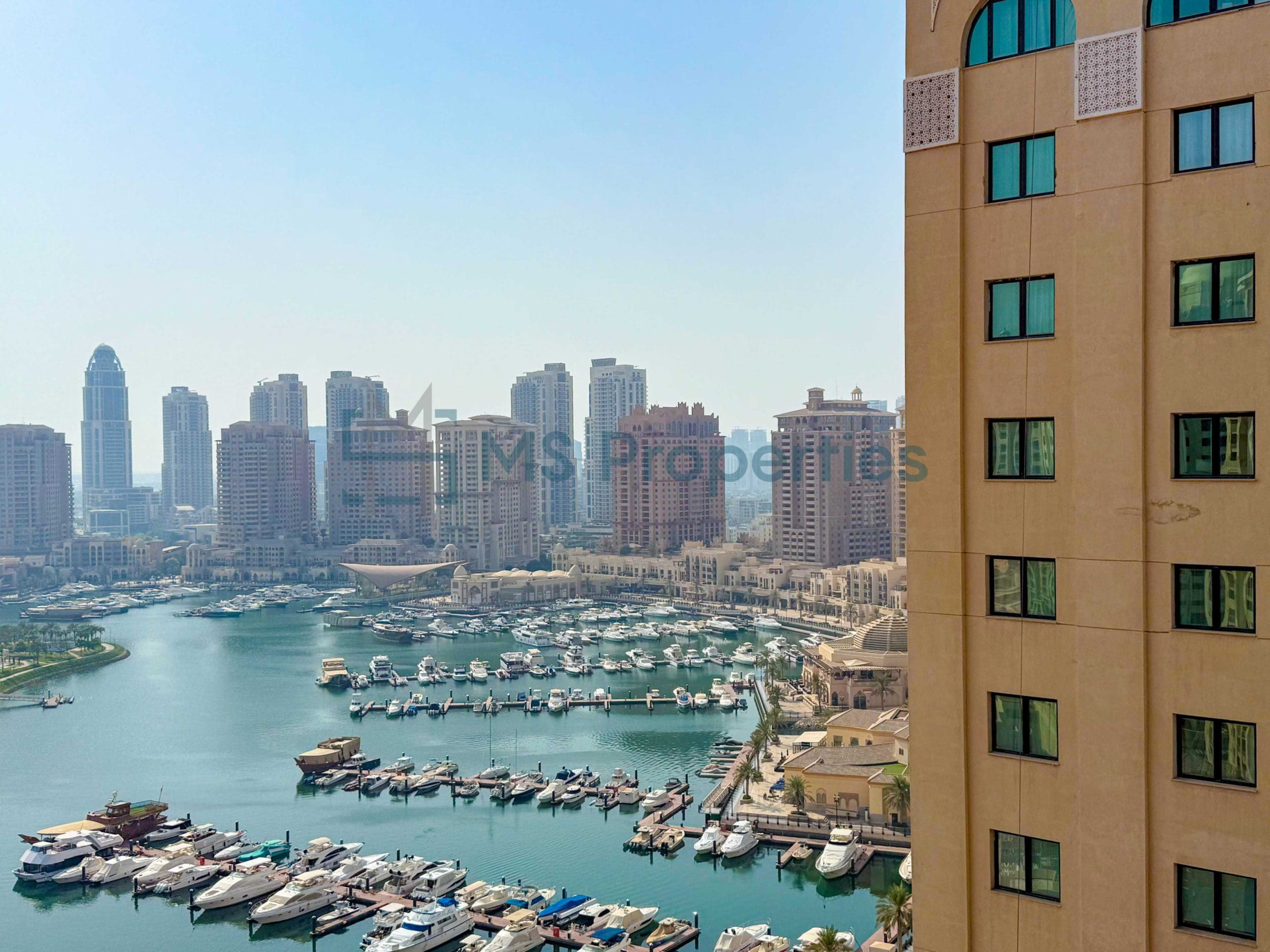 Contemporary 1BR Apartment with Great View