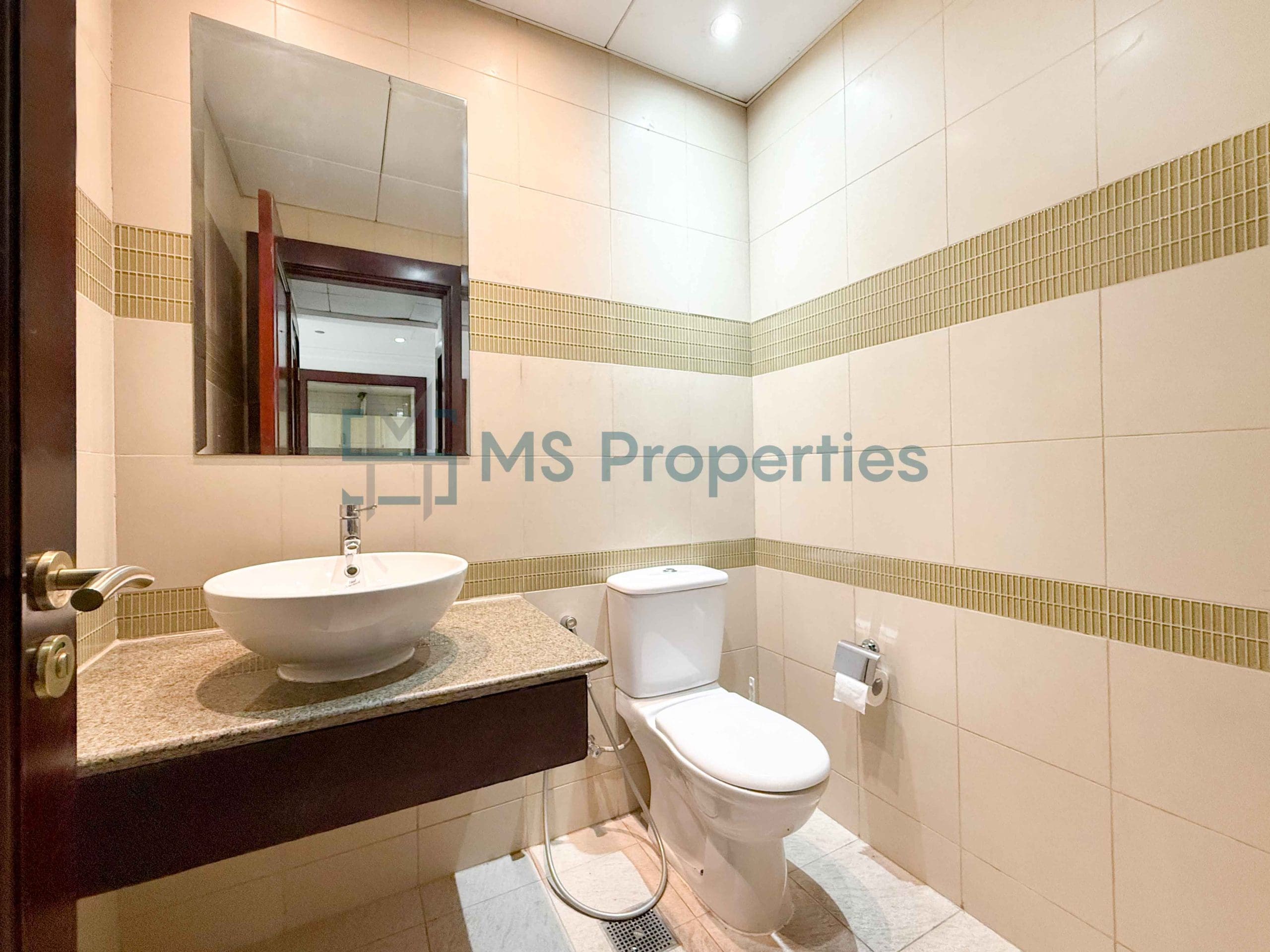Sophisticated 1BR Apartment with Huge Balcony