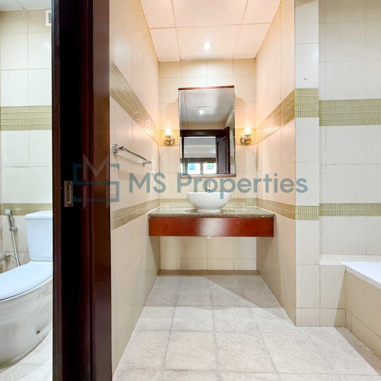 Sophisticated 1BR Apartment with Huge Balcony