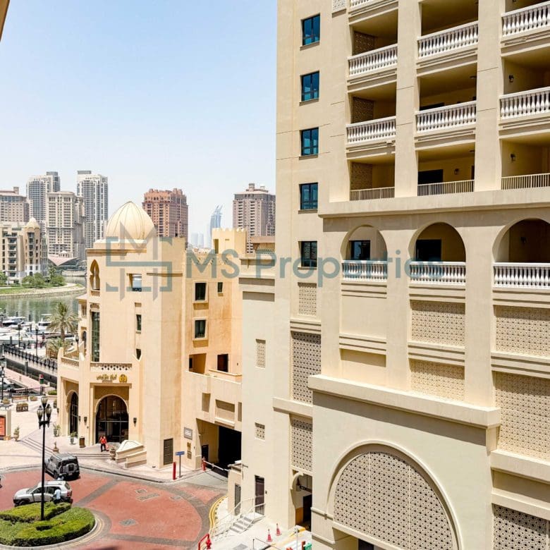 Sophisticated 1BR Apartment with Huge Balcony