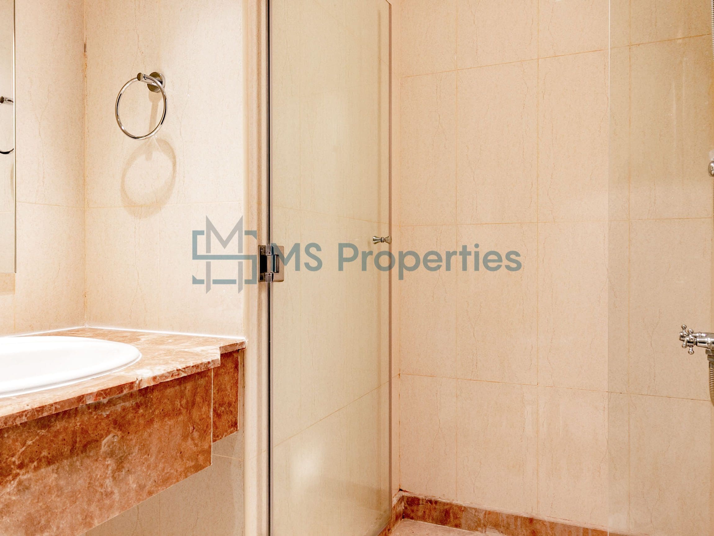 Amazing 1BR+Office Apartment with View Balcony