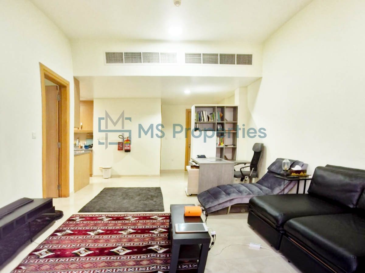 Contemporary 1BR Apartment with Balcony