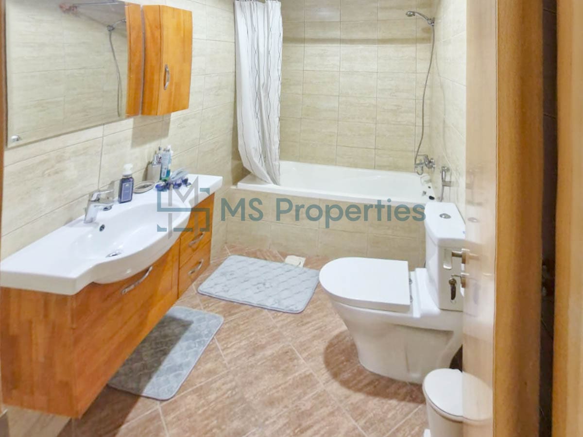 Contemporary 1BR Apartment with Balcony