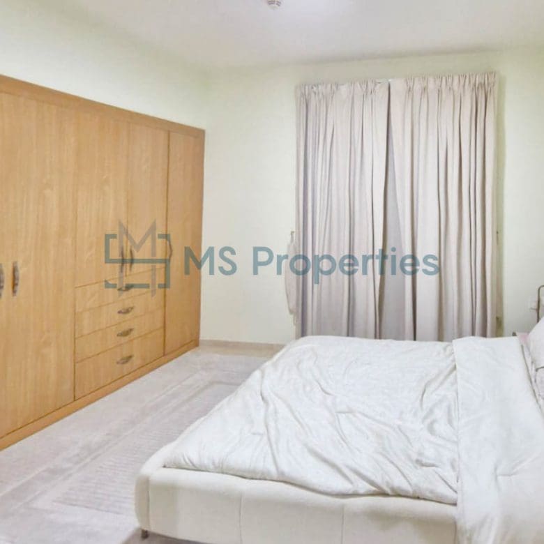 Contemporary 1BR Apartment with Balcony