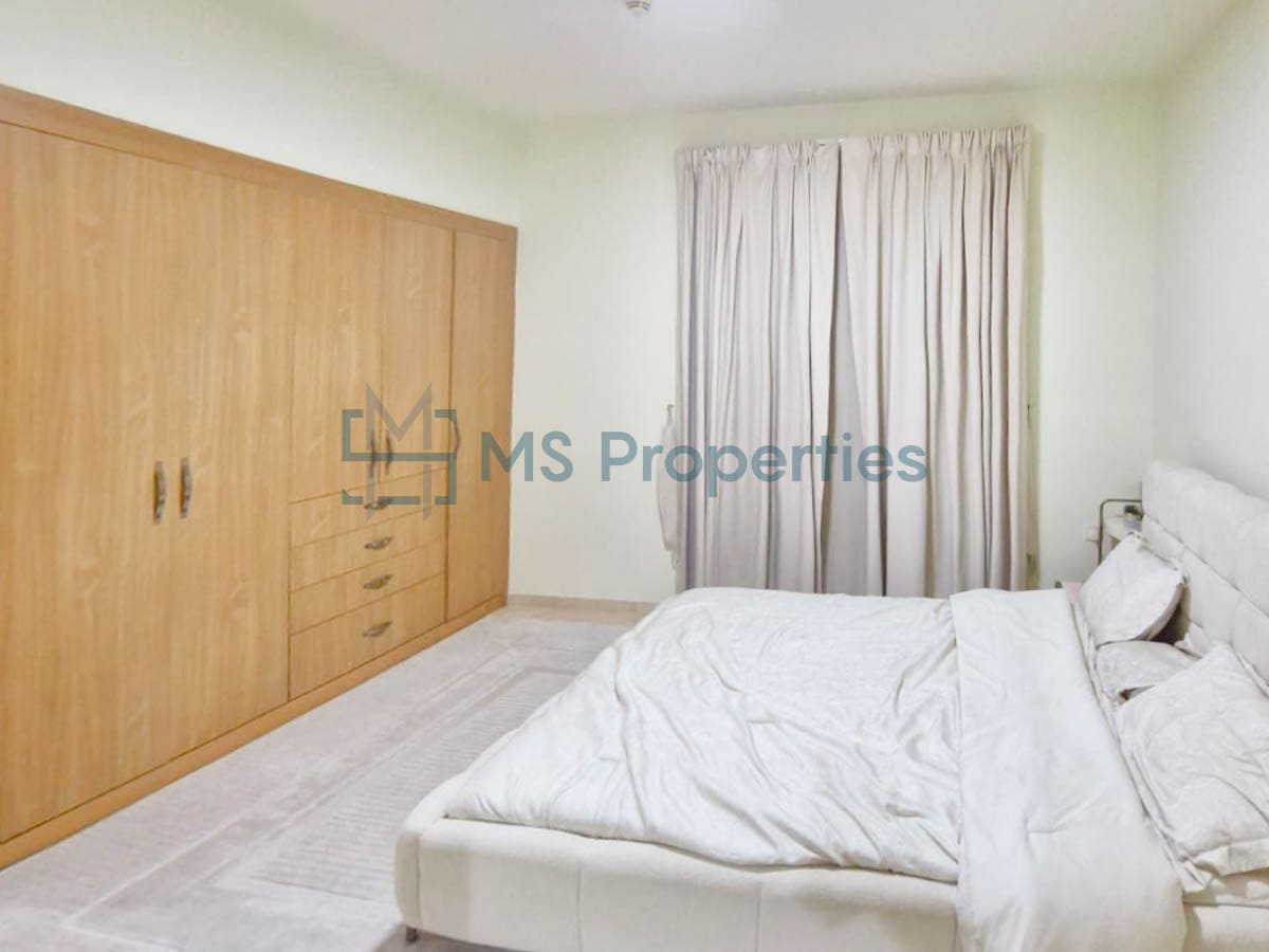Contemporary 1BR Apartment with Balcony