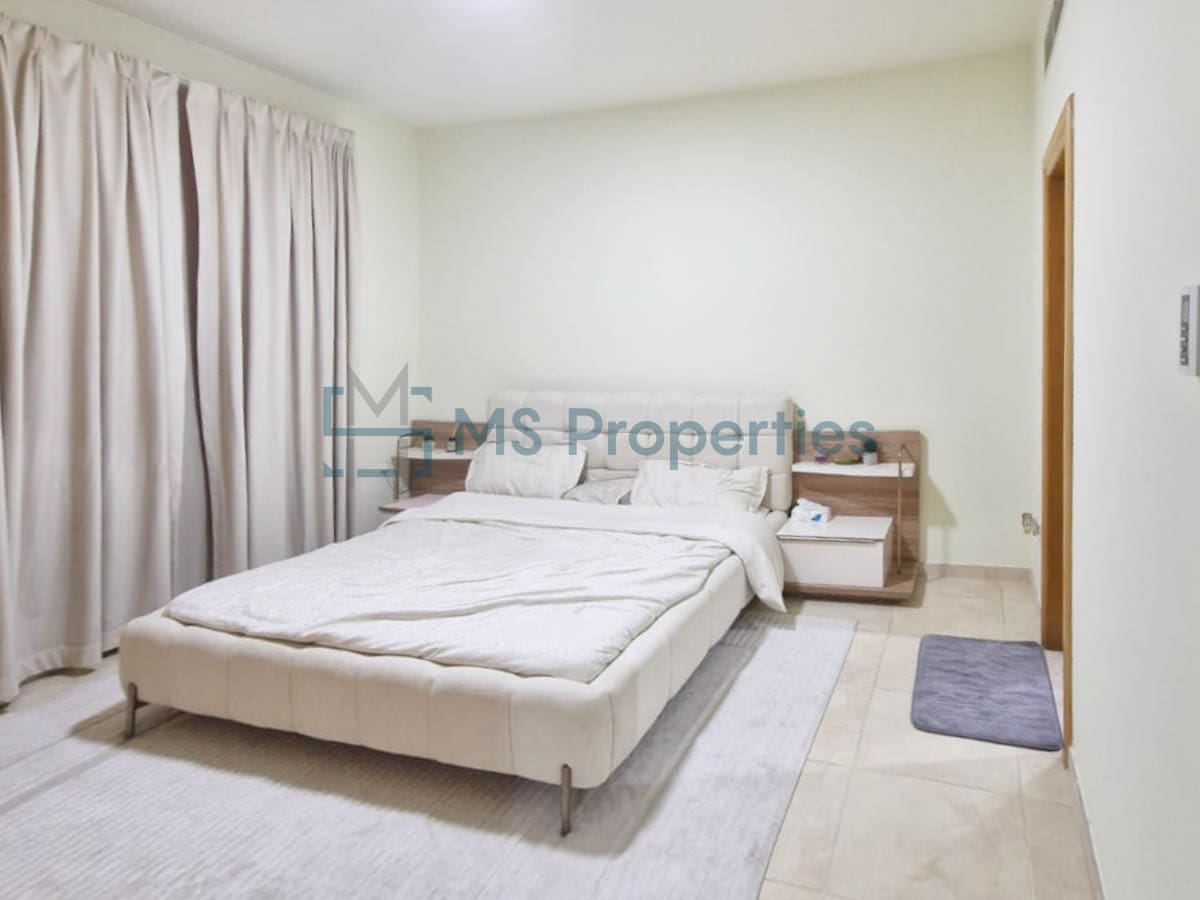 Contemporary 1BR Apartment with Balcony