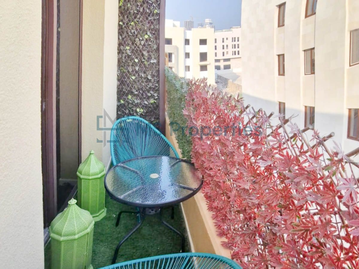 Contemporary 1BR Apartment with Balcony