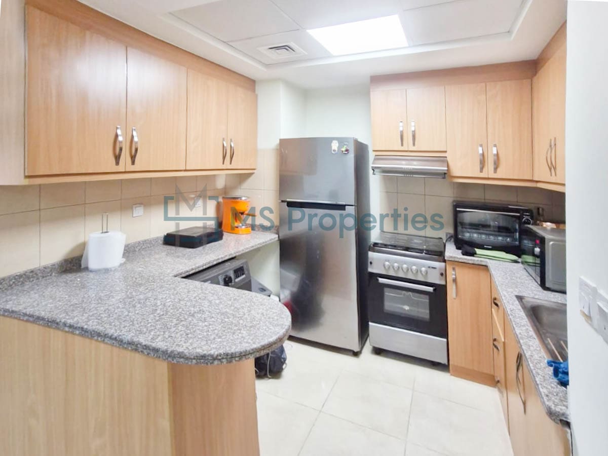Contemporary 1BR Apartment with Balcony