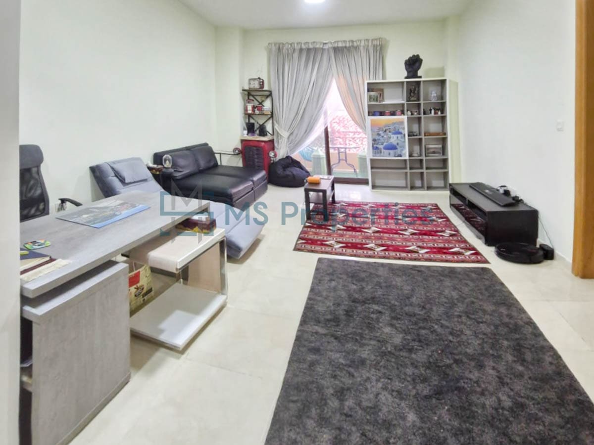 Contemporary 1BR Apartment with Balcony