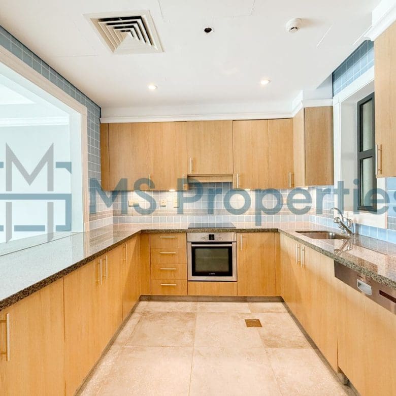 Marvelous 1BR Townhouse with Marina Balcony
