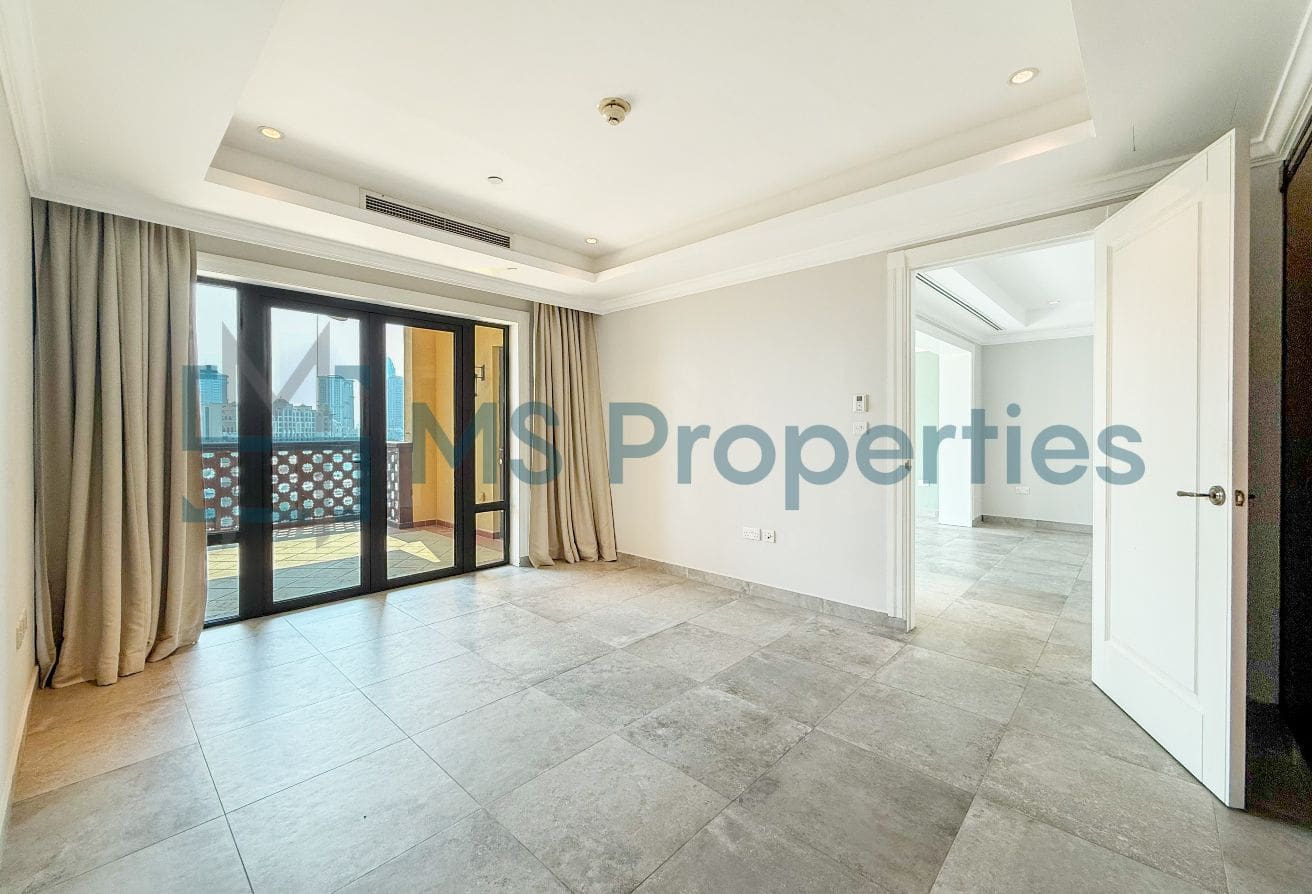Marvelous 1BR Townhouse with Marina Balcony