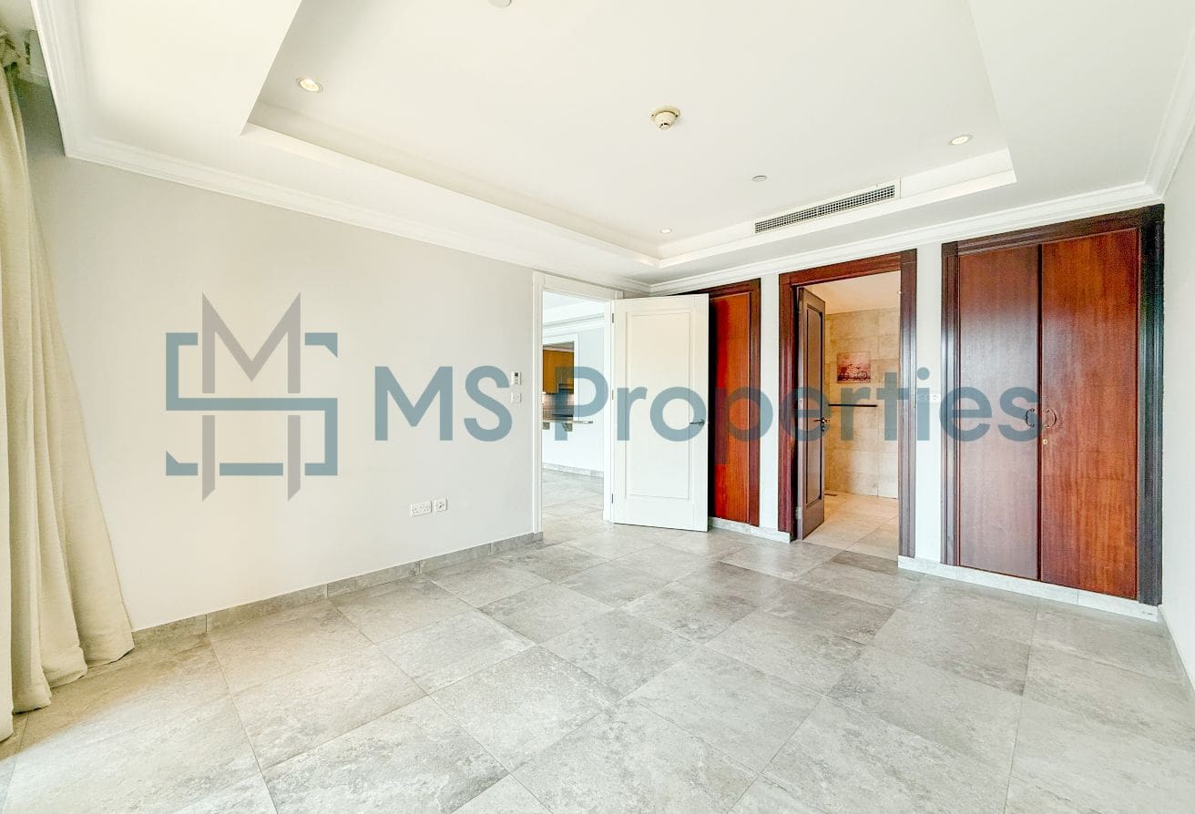 Marvelous 1BR Townhouse with Marina Balcony