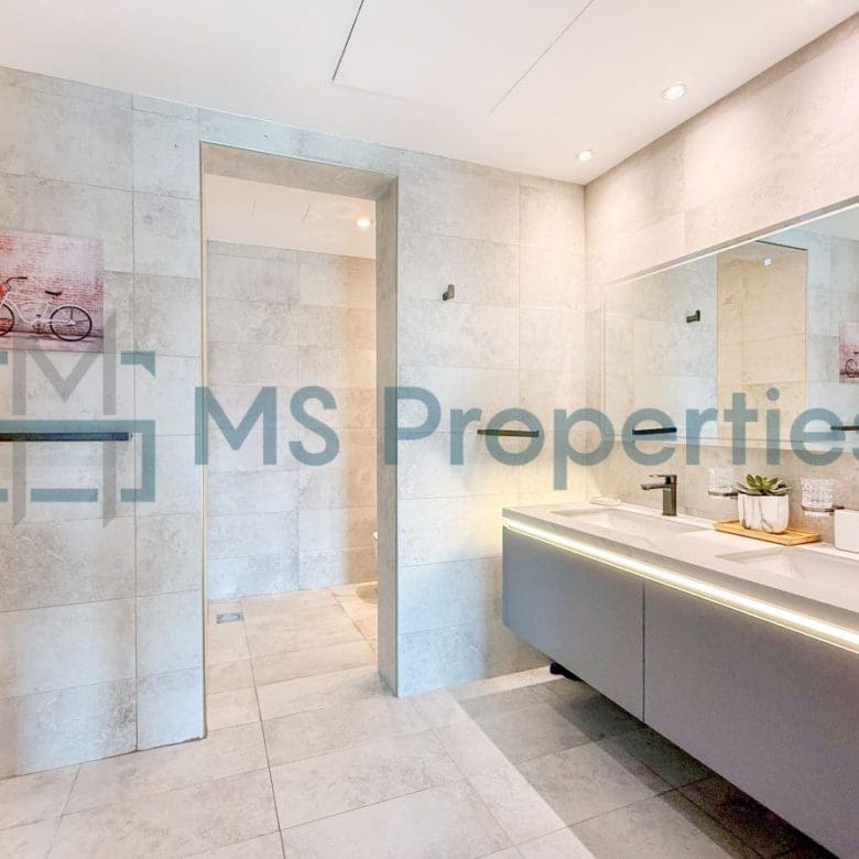 Marvelous 1BR Townhouse with Marina Balcony
