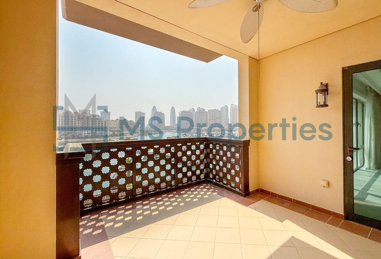 Marvelous 1BR Townhouse with Marina Balcony