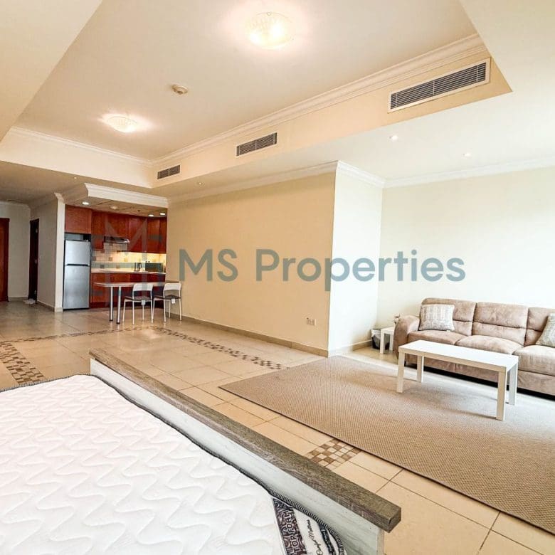 Contemporary Studio Apartment with Sea View