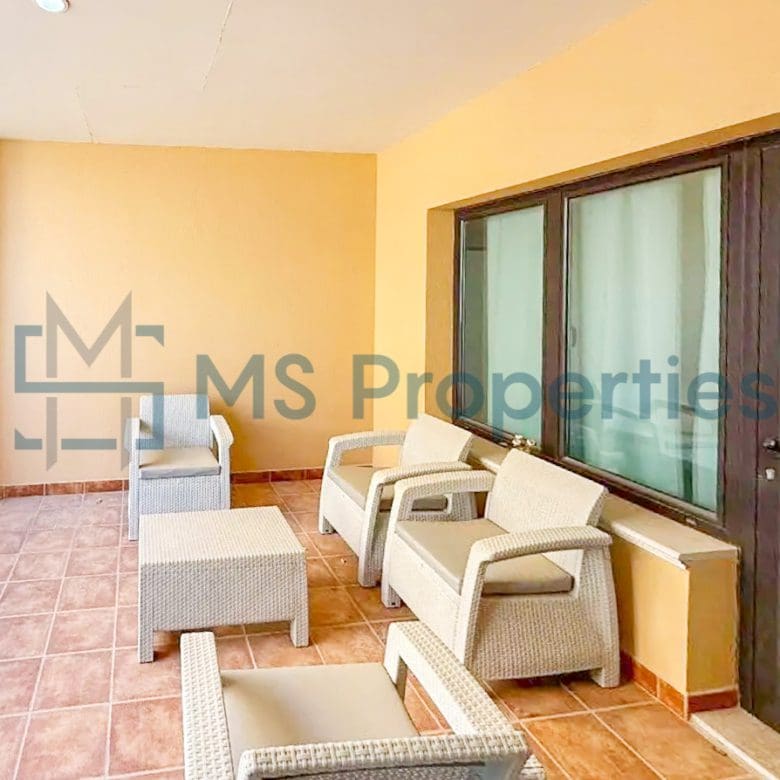 Contemporary 1BR Apartment with Great Balcony