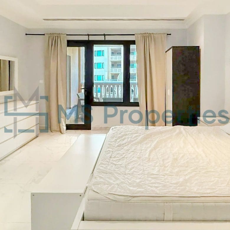 Contemporary 1BR Apartment with Great Balcony