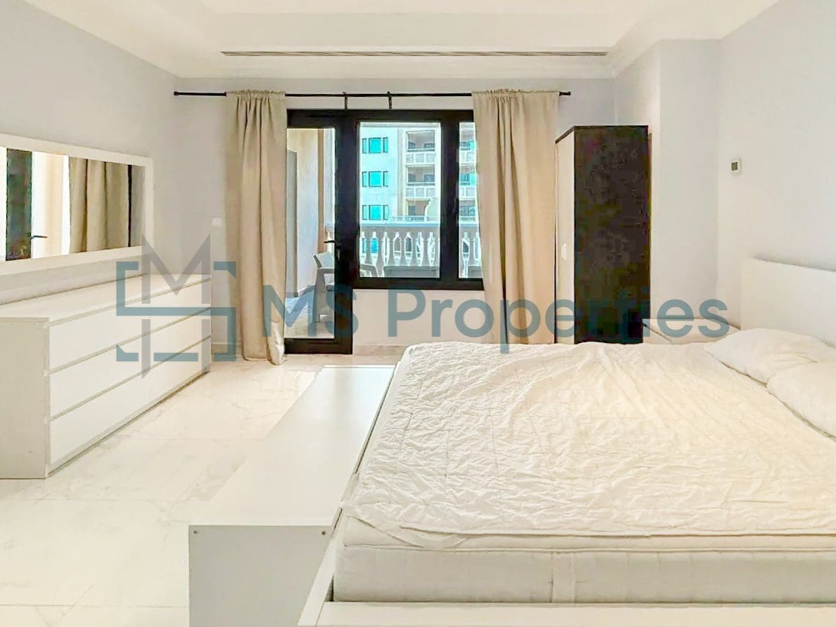 Contemporary 1BR Apartment with Great Balcony