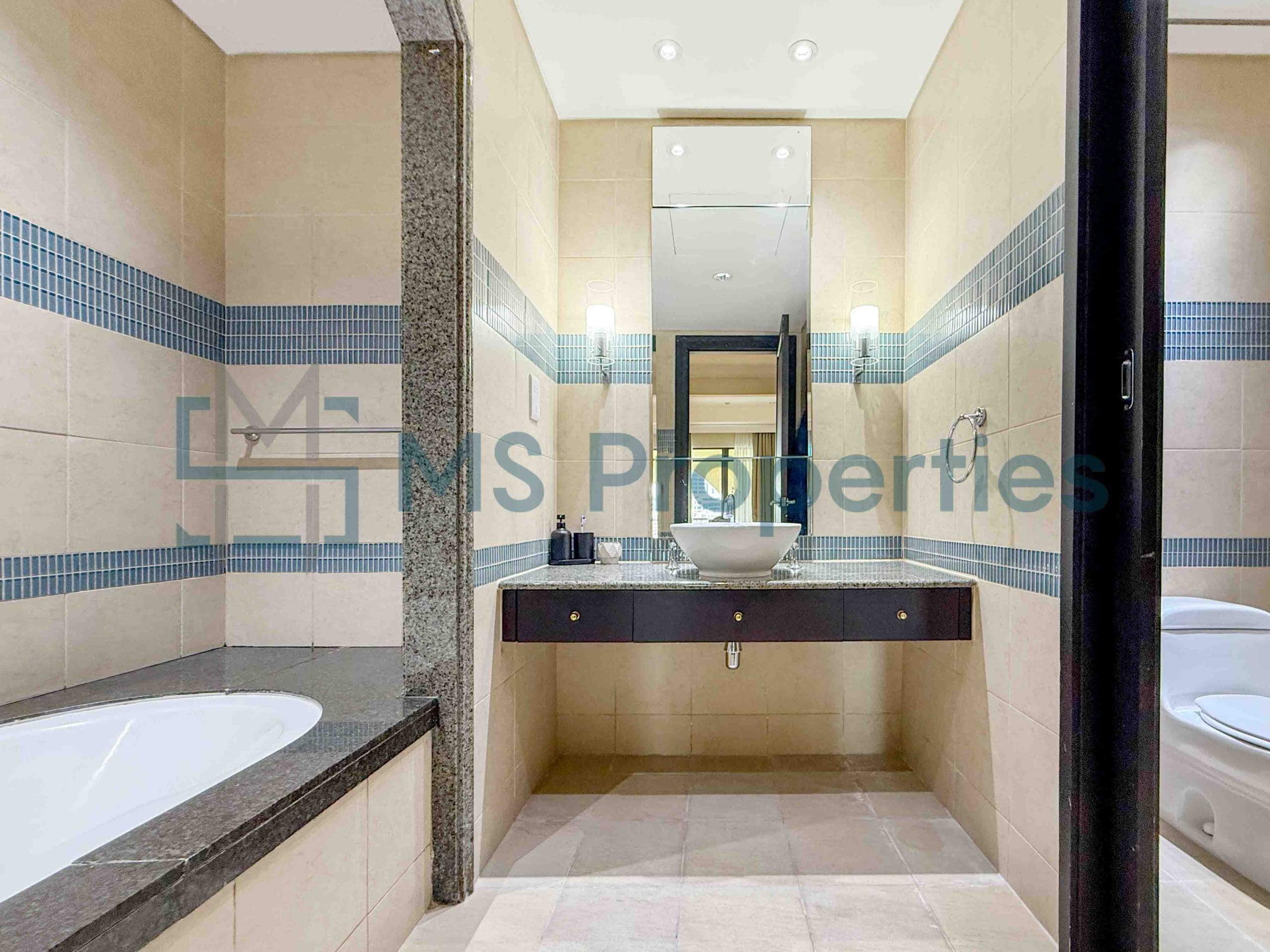 Beautiful 1BR Flat with Balcony +Kharama Included