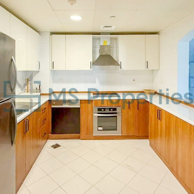 Contemporary 1BR Apartment with Great Balcony
