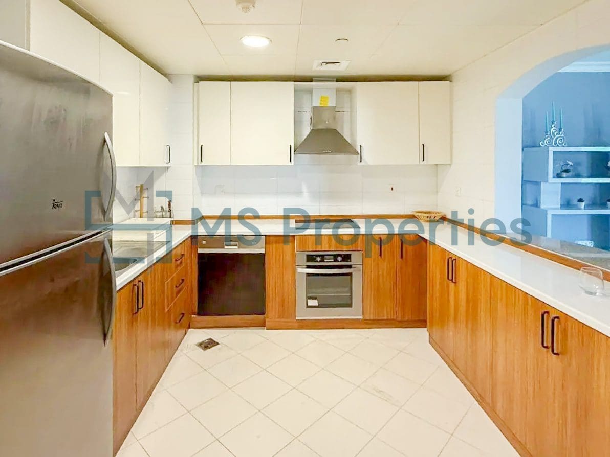 Contemporary 1BR Apartment with Great Balcony