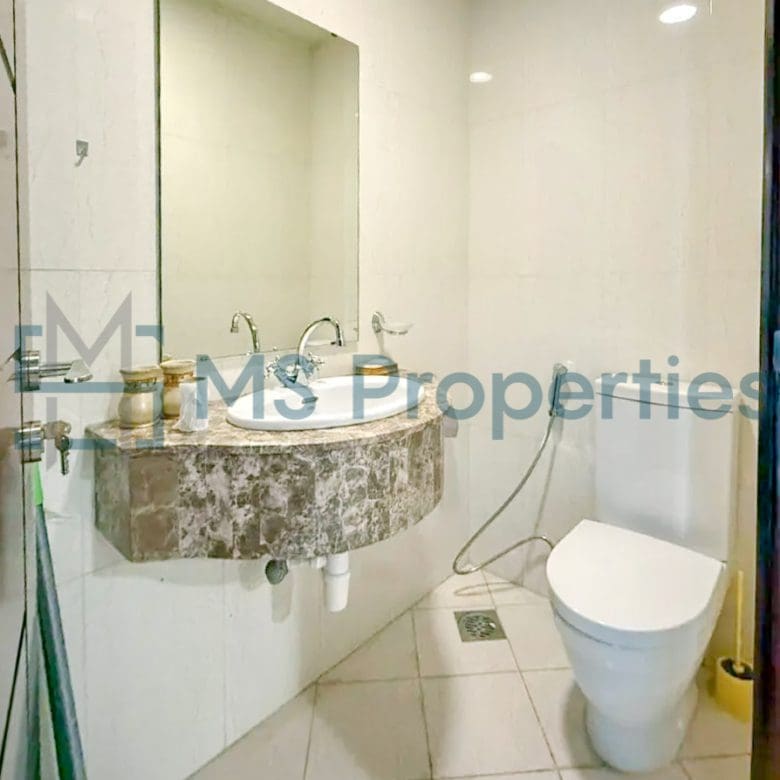 Contemporary 1BR Apartment with Great Balcony
