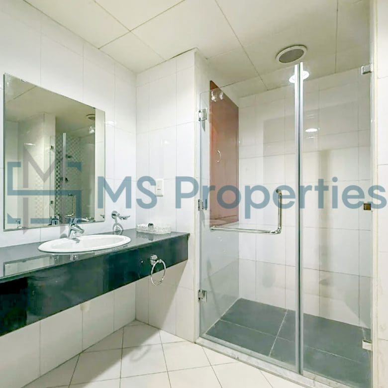 Contemporary 1BR Apartment with Great Balcony