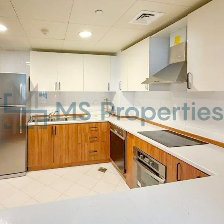 Contemporary 1BR Apartment with Great Balcony