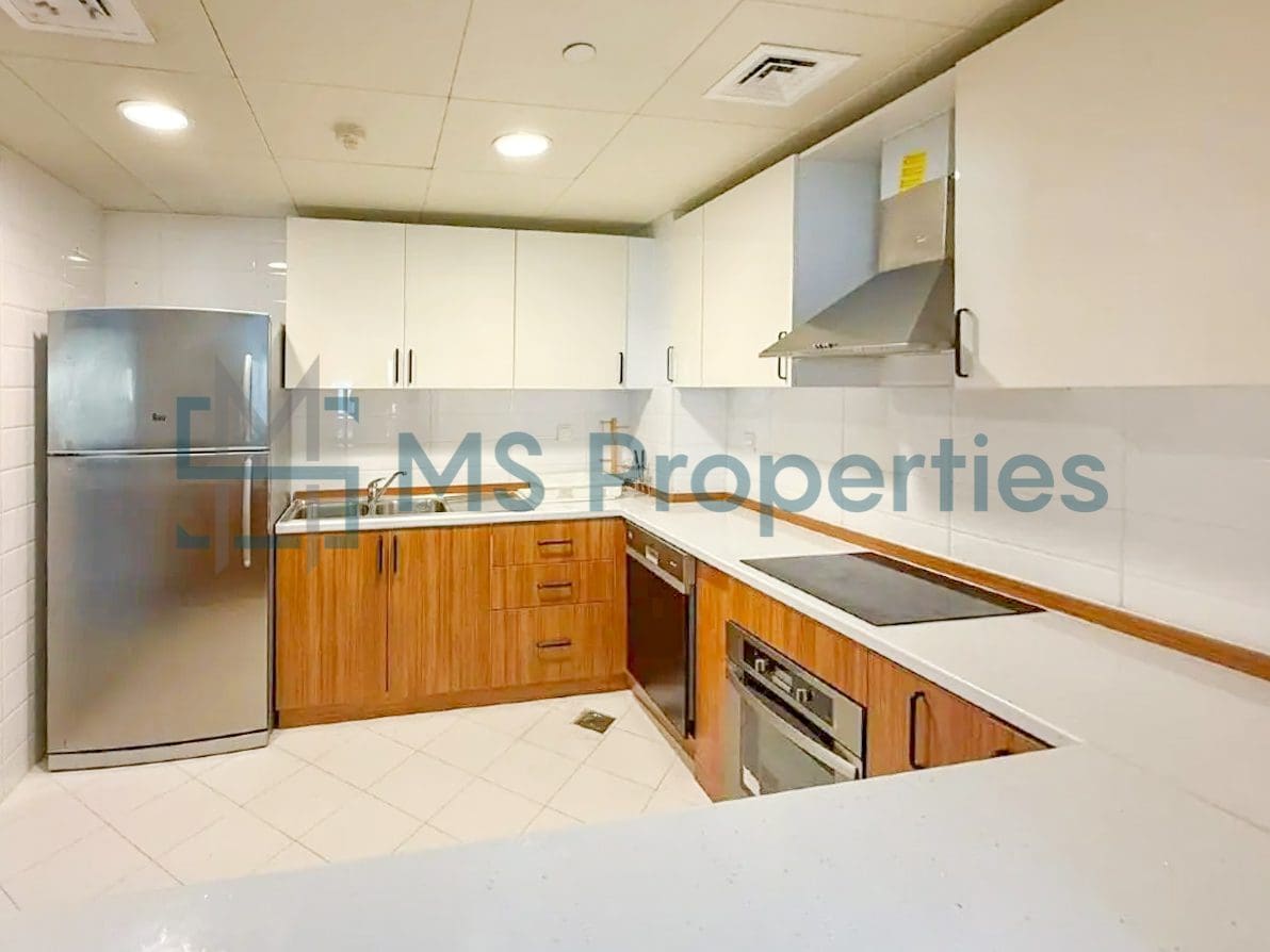 Contemporary 1BR Apartment with Great Balcony