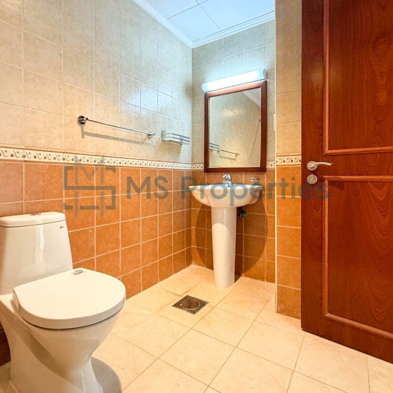 Contemporary 1BR Apartment with Balcony