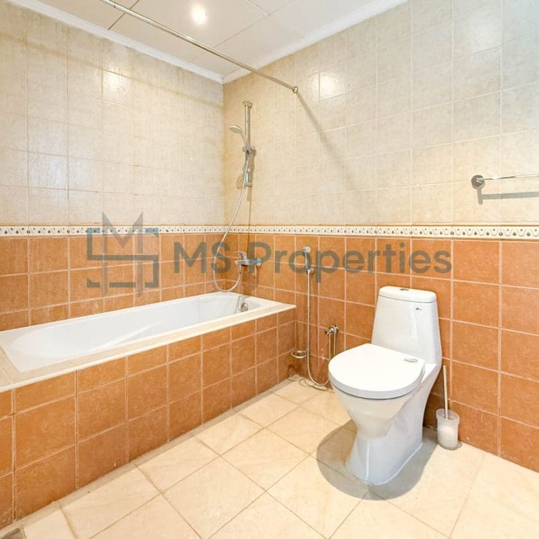Contemporary 1BR Apartment with Balcony