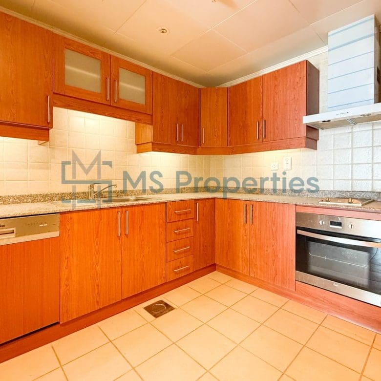 Contemporary 1BR Apartment with Balcony
