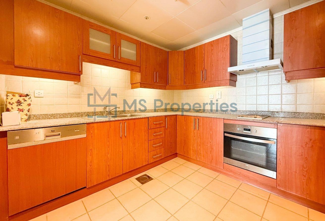 Contemporary 1BR Apartment with Balcony