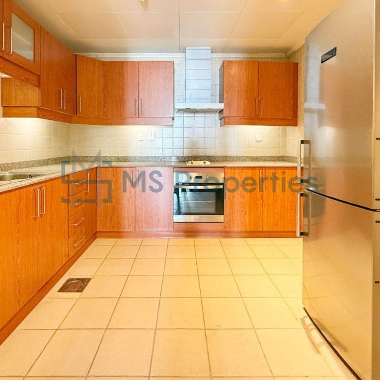 Contemporary 1BR Apartment with Balcony
