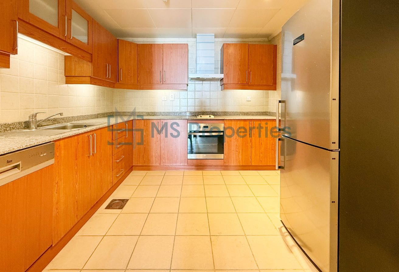 Contemporary 1BR Apartment with Balcony