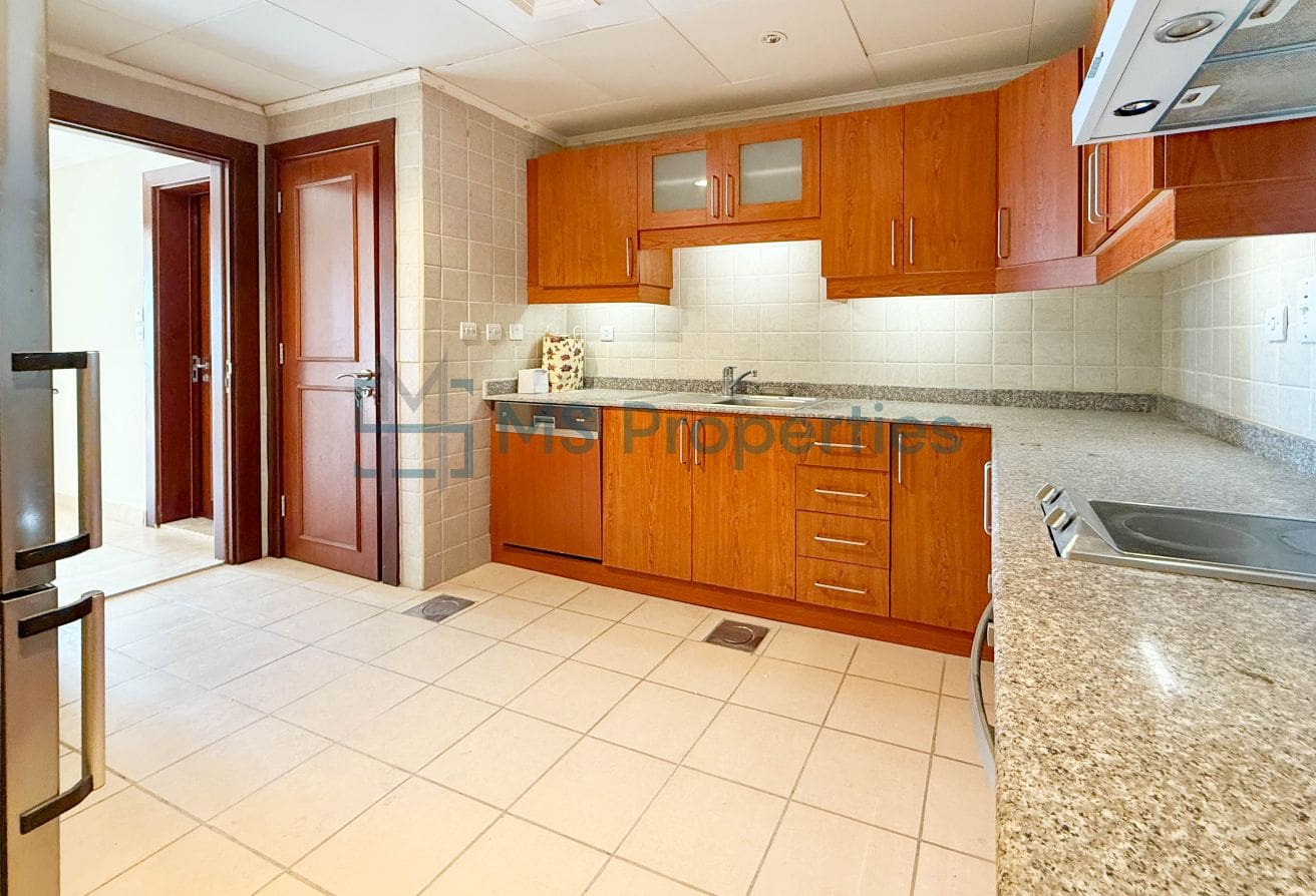 Contemporary 1BR Apartment with Balcony