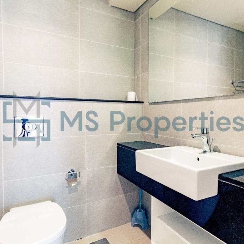 Beautiful 2BHK Flat with Amazing Sea View