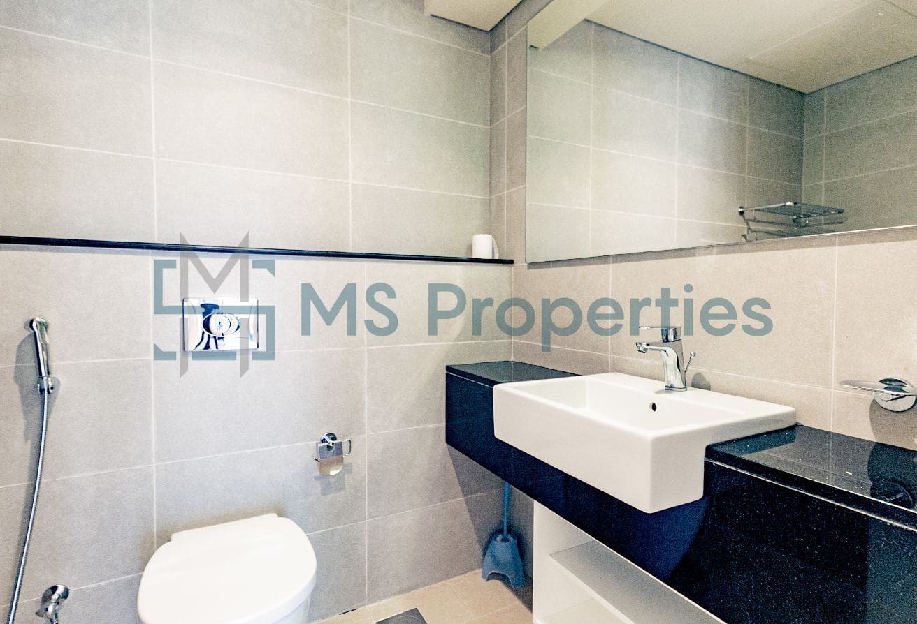 Beautiful 2BHK Flat with Amazing Sea View