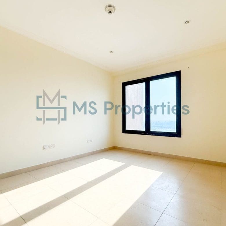 Contemporary 1BR Apartment with Balcony