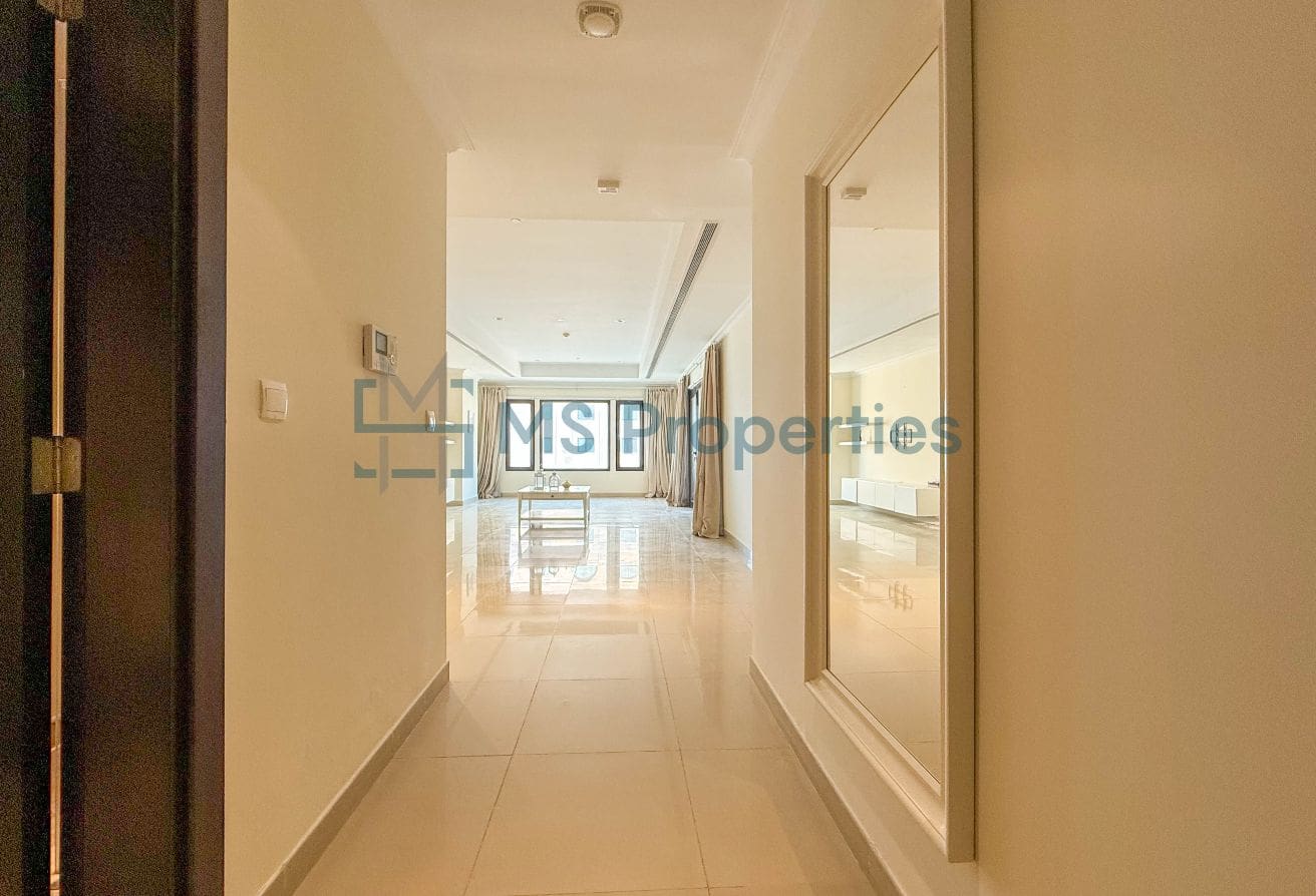High-Floor 1BHK+ Office Apartment with Amazing View