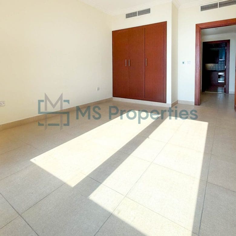 Contemporary 1BR Apartment with Balcony