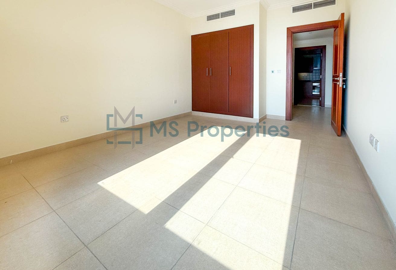 Contemporary 1BR Apartment with Balcony