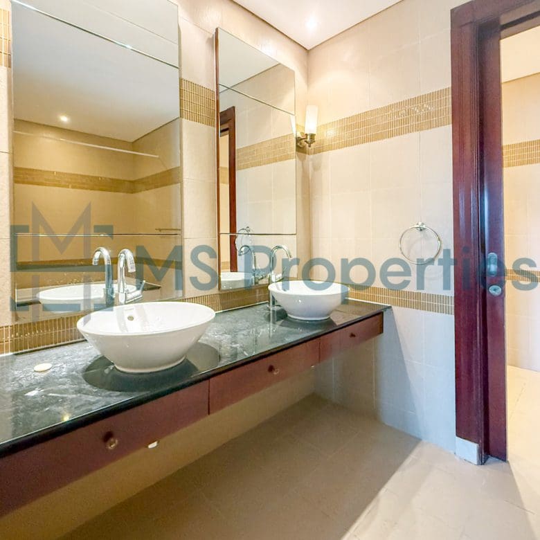 Contemporary 1BR Townhouse | Amazing View Balcony