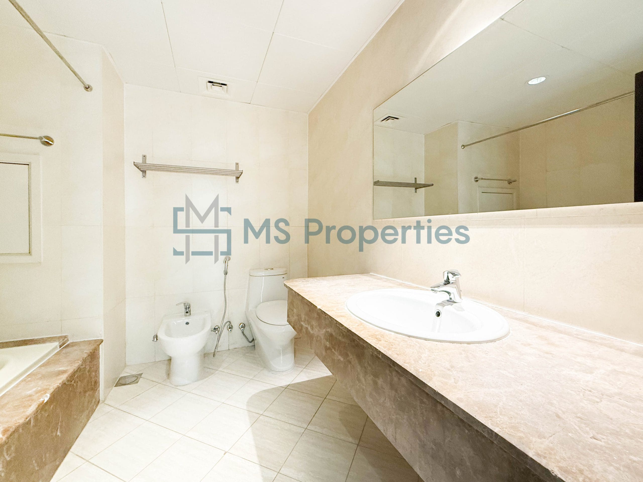 Modern 1BR Apartment in The Pearl with Marina View