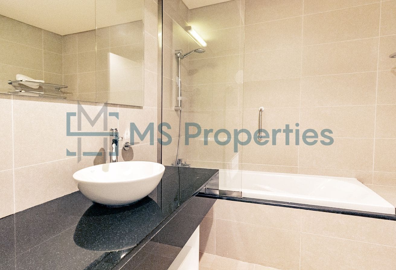 Beautiful 2BHK Flat with Amazing Sea View